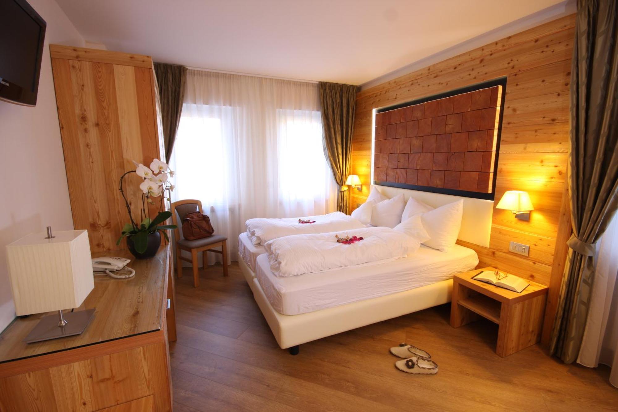 Hotel Pineta Baselga di Pine Exterior photo